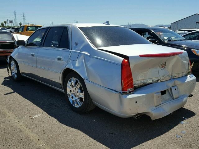 1G6KP5E95AU100293 - 2010 CADILLAC DTS PLATIN SILVER photo 3