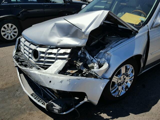 1G6KP5E95AU100293 - 2010 CADILLAC DTS PLATIN SILVER photo 9