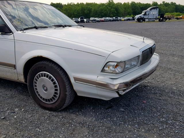 1G4AG55M9T6440384 - 1996 BUICK CENTURY SP WHITE photo 9