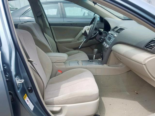 4T4BF3EKXAR055814 - 2010 TOYOTA CAMRY BASE TEAL photo 5