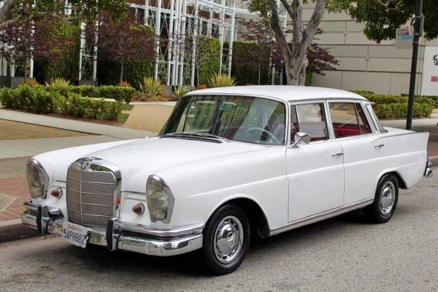 11101010091935 - 1966 MERCEDES-BENZ 230S WHITE photo 2