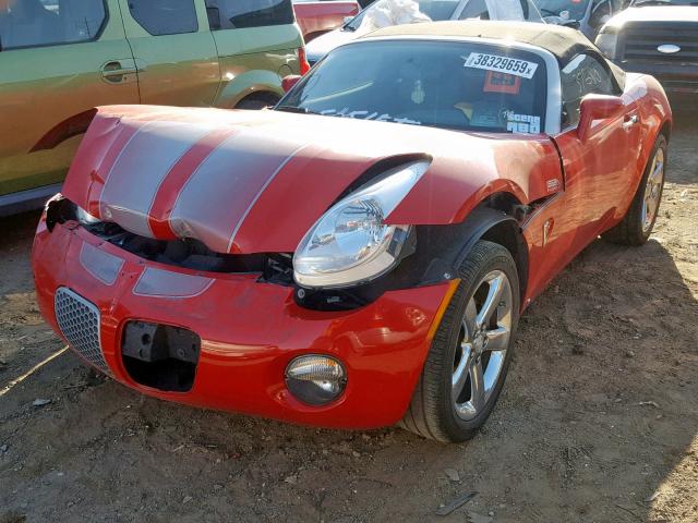 1G2MS35B88Y131556 - 2008 PONTIAC SOLSTICE RED photo 2