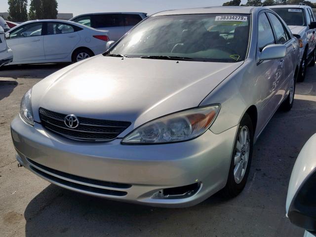 4T1BF30K74U582103 - 2004 TOYOTA CAMRY LE SILVER photo 2