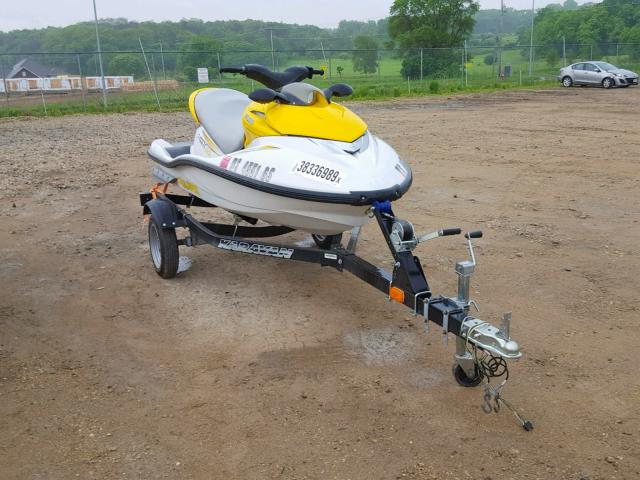 PLE36978E404 - 2004 POLARIS JETSKI WHITE photo 1