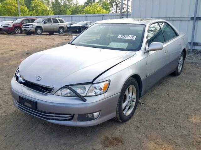 JT8BF28G610305507 - 2001 LEXUS ES 300 SILVER photo 2