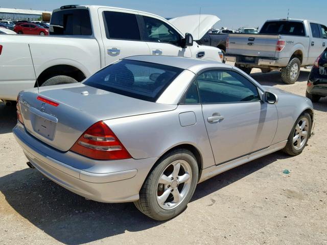 WDBKK65F82F245176 - 2002 MERCEDES-BENZ SLK 320 SILVER photo 4