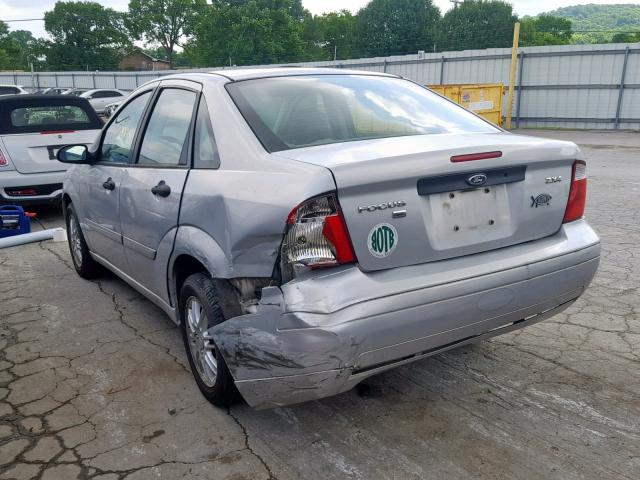 1FAFP34N65W116777 - 2005 FORD FOCUS ZX4 SILVER photo 3