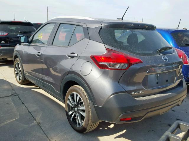 3N1CP5CU6JL510980 - 2018 NISSAN KICKS S GRAY photo 3