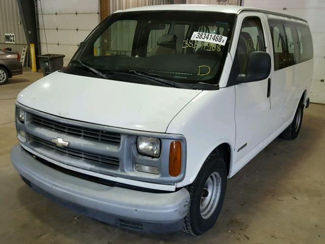 1GNFG15M521189904 - 2002 CHEVROLET EXPRESS G1 WHITE photo 2