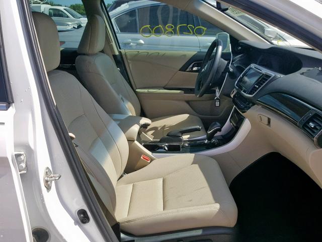 1HGCR2F8XHA028097 - 2017 HONDA ACCORD EXL WHITE photo 5