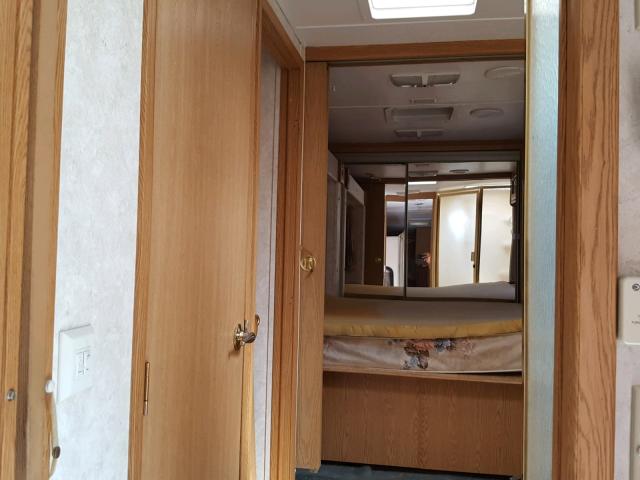 4YDF3292924058814 - 2002 KEYSTONE MONTANA WHITE photo 6