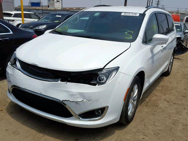 2C4RC1BG5JR290421 - 2018 CHRYSLER PACIFICA T WHITE photo 2