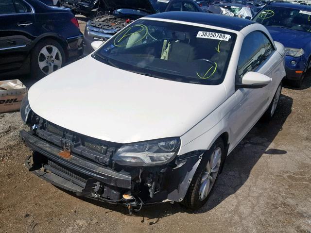 WVWBW7AH2CV012839 - 2012 VOLKSWAGEN EOS KOMFOR 白色 照片 2