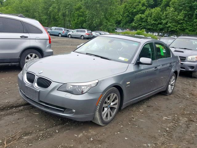 WBANV93569C132952 - 2009 BMW 535 XI GRAY photo 2