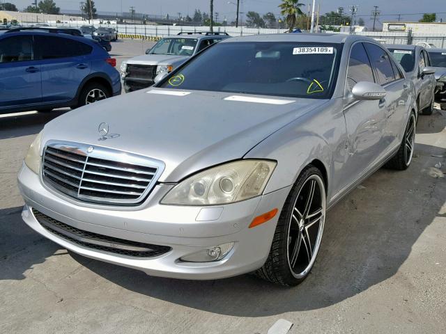 WDDNG71X67A011973 - 2007 MERCEDES-BENZ S 550 SILVER photo 2