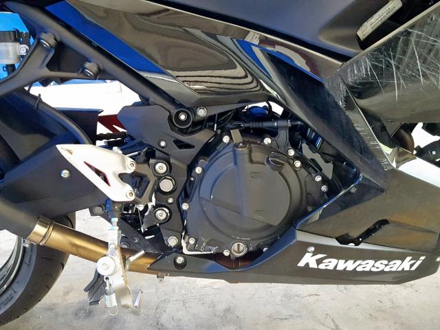 JKAEXKG17JDA14075 - 2018 KAWASAKI EX400 BLACK photo 7