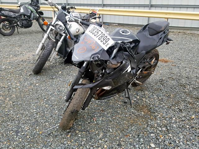 JKAEXKH14JDA04361 - 2018 KAWASAKI EX400 BLACK photo 2