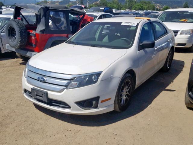 3FAHP0GA5BR343960 - 2011 FORD FUSION S WHITE photo 2