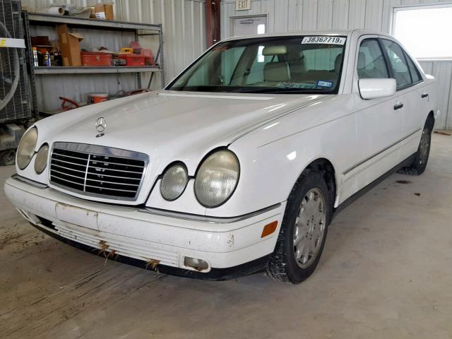 WDBJF65H0XA906236 - 1999 MERCEDES-BENZ E 320 WHITE photo 2