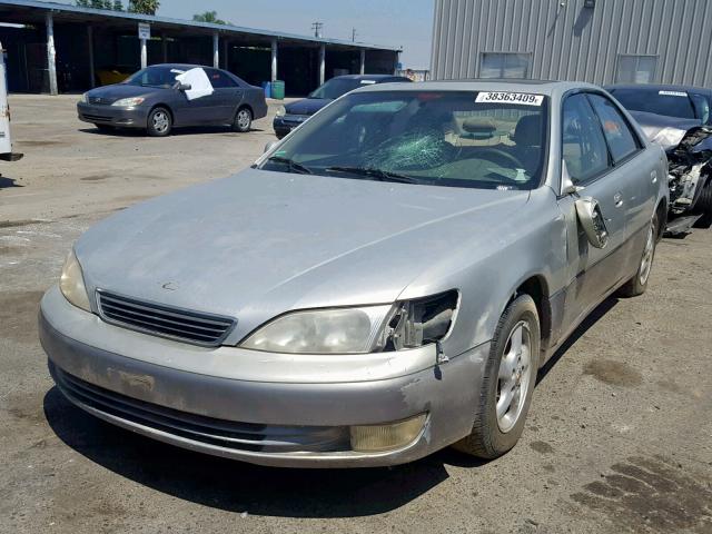 JT8BF28G1W5028260 - 1998 LEXUS ES 300 GRAY photo 2