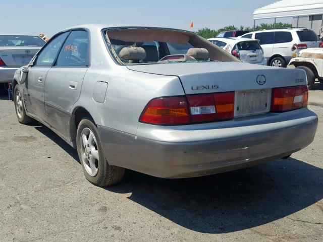 JT8BF28G1W5028260 - 1998 LEXUS ES 300 GRAY photo 3