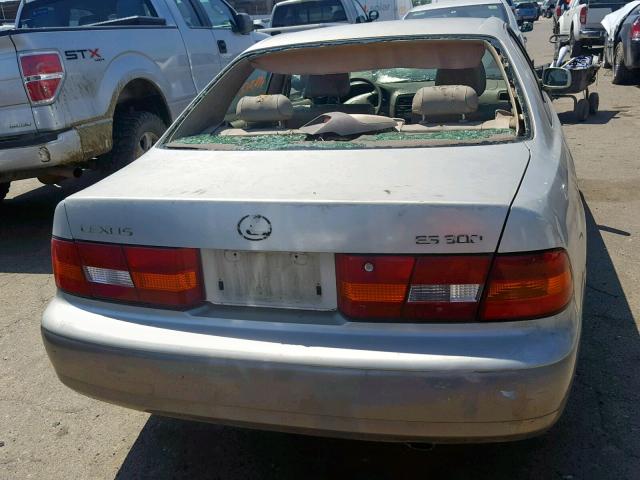 JT8BF28G1W5028260 - 1998 LEXUS ES 300 GRAY photo 9