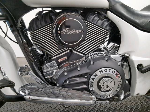 56KTCAAA0H3356115 - 2017 INDIAN MOTORCYCLE CO. CHIEFTAIN WHITE photo 6