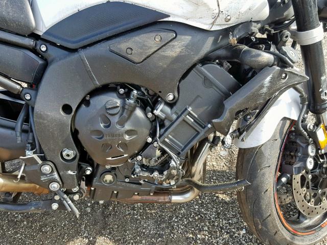 JYARN17E7CA008655 - 2012 YAMAHA FZ1 S WHITE photo 7