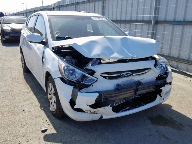 KMHCT5AE4GU256734 - 2016 HYUNDAI ACCENT SE WHITE photo 1