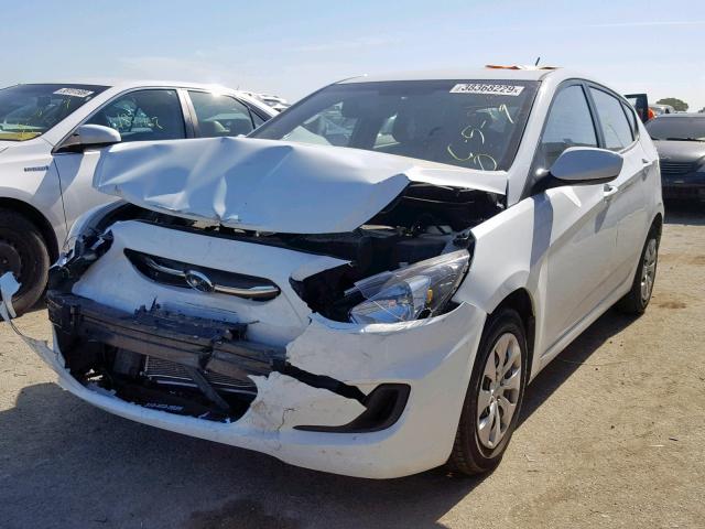 KMHCT5AE4GU256734 - 2016 HYUNDAI ACCENT SE WHITE photo 2