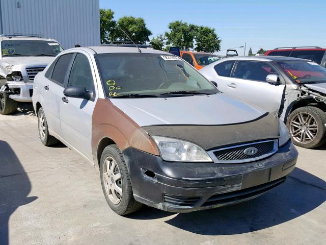 1FAFP34N05W272863 - 2005 FORD FOCUS ZX4 SILVER photo 1