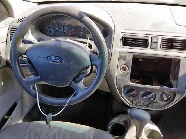 1FAFP34N05W272863 - 2005 FORD FOCUS ZX4 SILVER photo 9