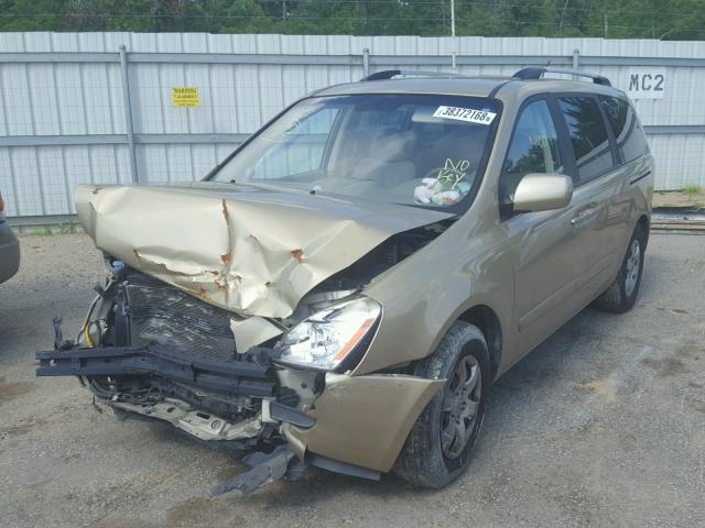 KNDMG4C35A6340365 - 2010 KIA SEDONA LX GOLD photo 2