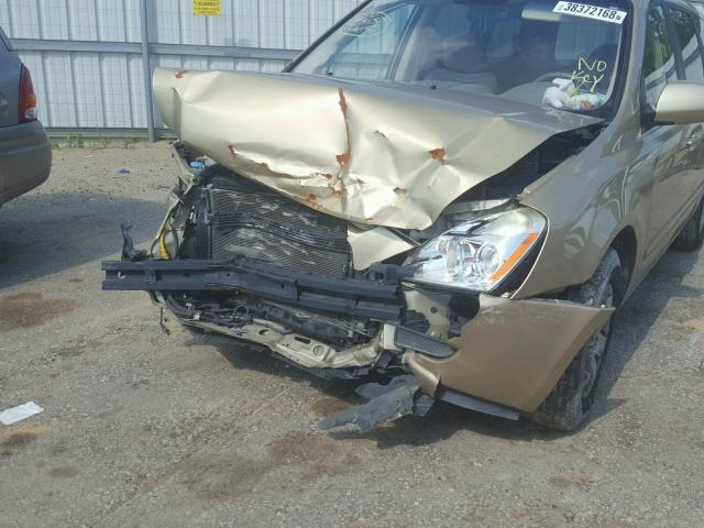 KNDMG4C35A6340365 - 2010 KIA SEDONA LX GOLD photo 9