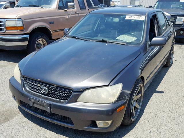 JTHBD192920063574 - 2002 LEXUS IS 300 SILVER photo 2