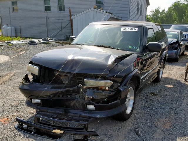 1GNCS18W82K154248 - 2002 CHEVROLET BLAZER BLACK photo 2