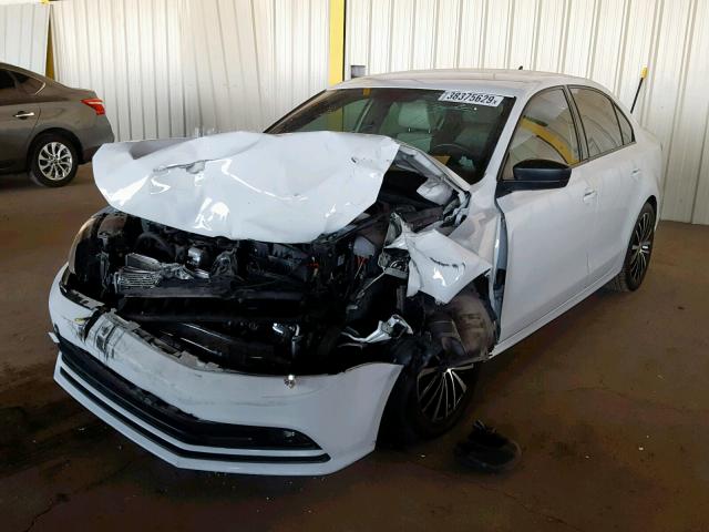 3VWD17AJ5GM401837 - 2016 VOLKSWAGEN JETTA SPOR WHITE photo 2