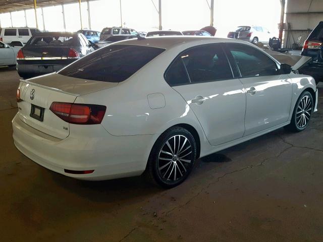 3VWD17AJ5GM401837 - 2016 VOLKSWAGEN JETTA SPOR WHITE photo 4