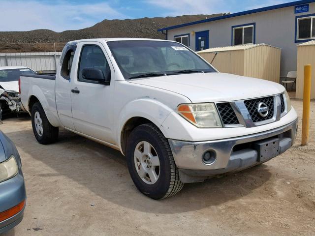 1N6AD06U75C423955 - 2005 NISSAN FRONTIER K WHITE photo 1