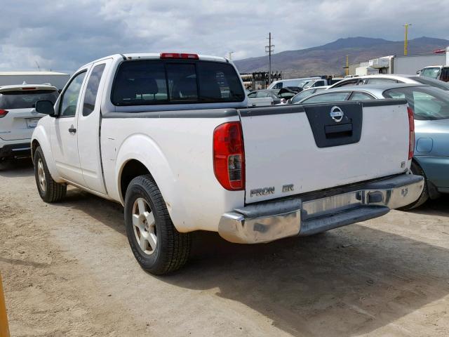 1N6AD06U75C423955 - 2005 NISSAN FRONTIER K WHITE photo 3