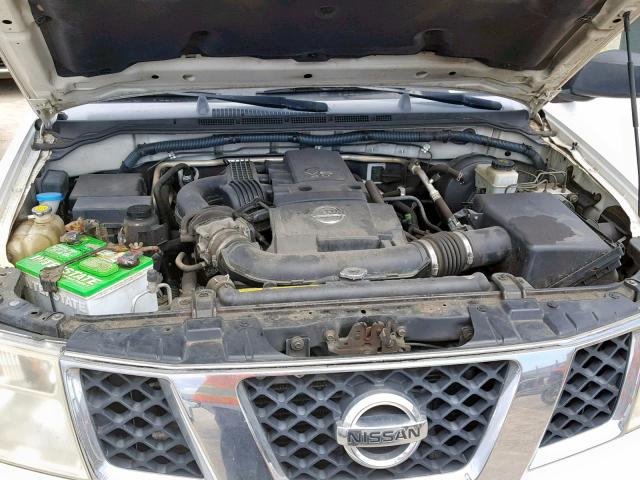 1N6AD06U75C423955 - 2005 NISSAN FRONTIER K WHITE photo 7