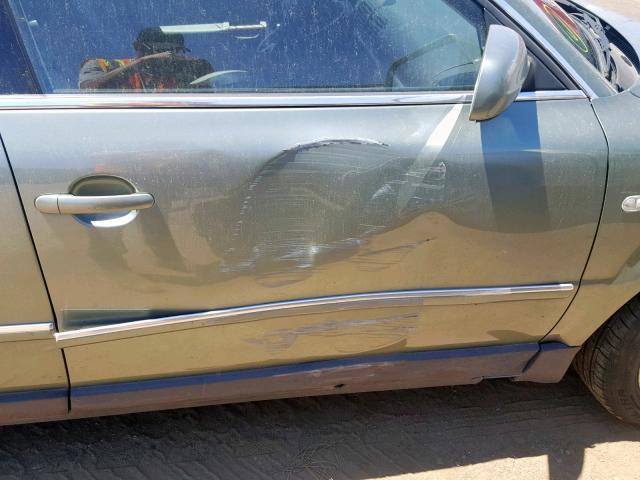 WVWTH63BX2P232377 - 2002 VOLKSWAGEN PASSAT GLX 绿色 照片 9