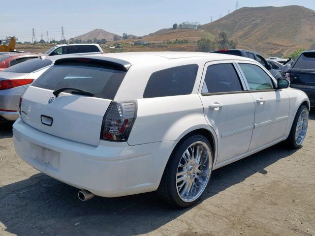 2D4FV47T56H448406 - 2006 DODGE MAGNUM SE WHITE photo 4