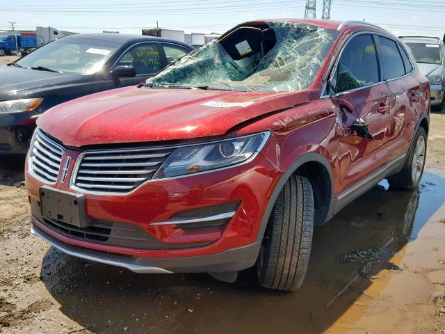 5LMCJ1C91JUL12762 - 2018 LINCOLN MKC PREMIE RED photo 2