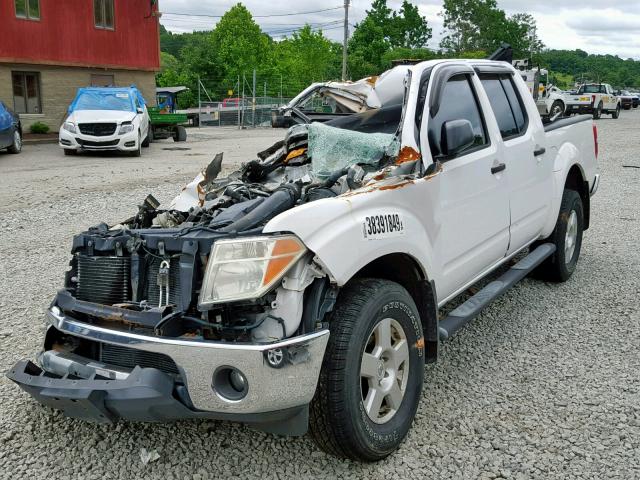 1N6AD07W78C430862 - 2008 NISSAN FRONTIER C WHITE photo 2