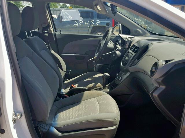 1G1JA5SH2D4250946 - 2013 CHEVROLET SONIC LS WHITE photo 5