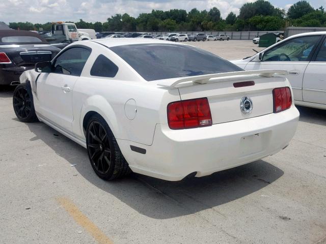 1ZVHT82H285150327 - 2008 FORD MUSTANG GT WHITE photo 3