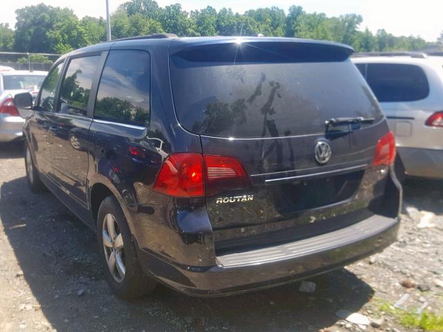 2V4RW3DG3BR621861 - 2011 VOLKSWAGEN ROUTAN SE BLUE photo 3