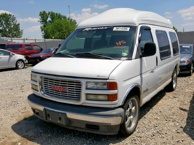 1GDFG15R721208534 - 2002 GMC SAVANA RV WHITE photo 2