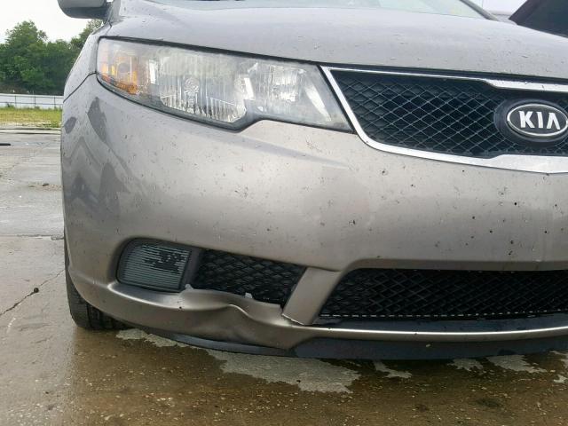 KNAFU4A22A5849876 - 2010 KIA FORTE EX GRAY photo 9